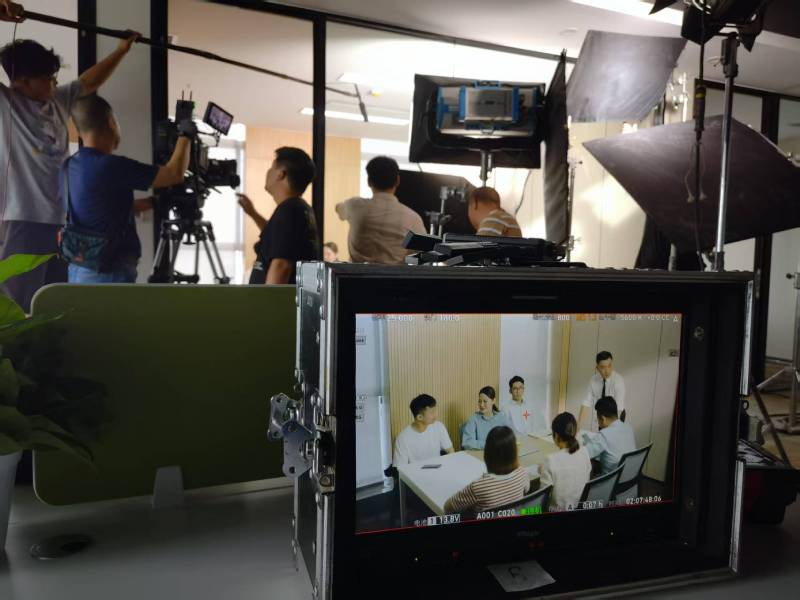 柳河县TVC拍摄公司：科技产品视觉化大师，诠释未来感与功能美学
