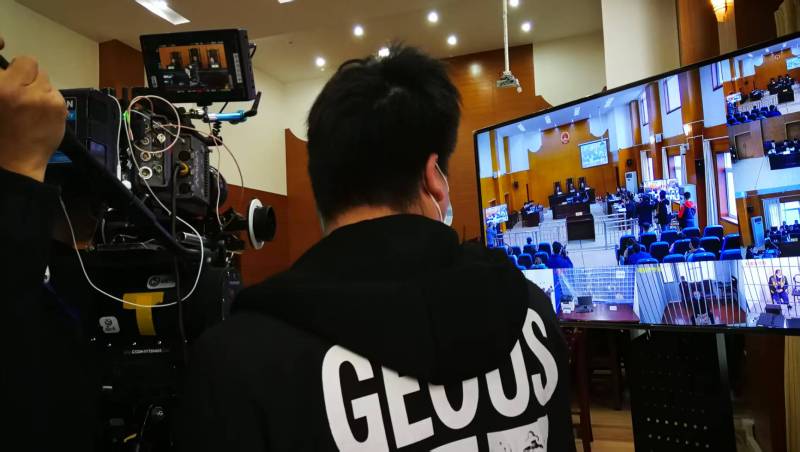 AI生成VS人工创意——柳河县广告片拍摄公司的技术浪漫主义实践